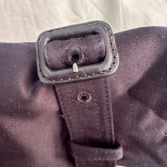 Black Burberry Trenchcoat - Picture 5 of 8